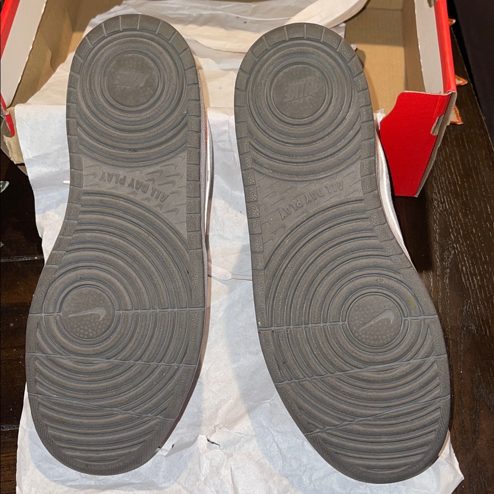 Nike Kids' Coral and White Sneakers - Picture 4 of 9
